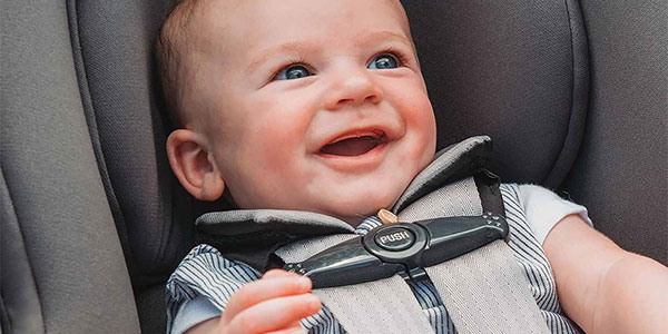 How to Buckle a Newborn article image